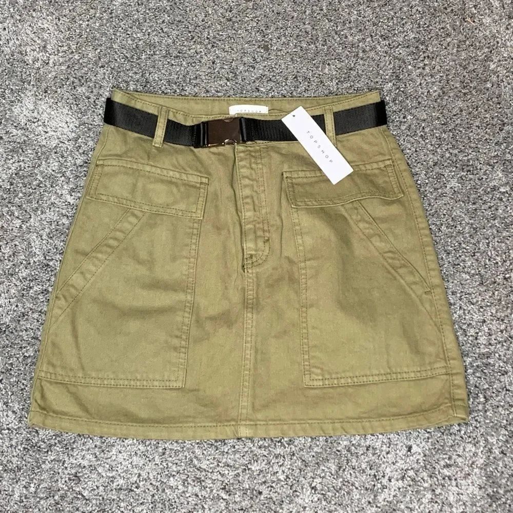 NWT TopShop clip belt utility skirt. Size 4